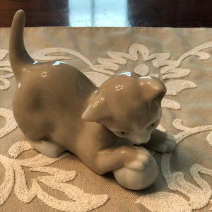 Iladro Playful Kitty with Blue Bow